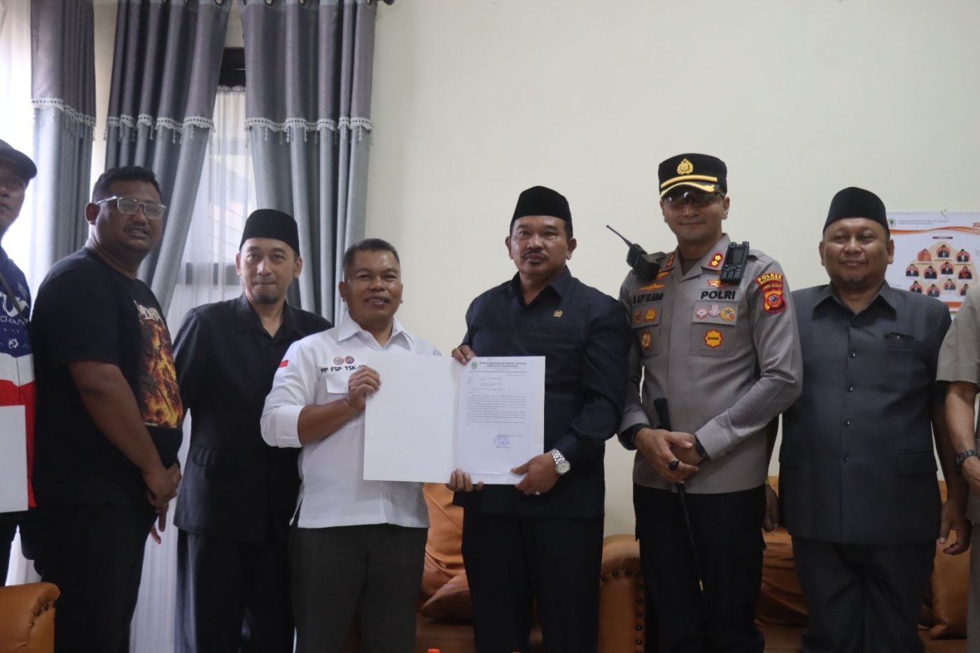 Kapolres Majalengka Kawal Penyampaian Aspirasi Buruh di Gedung DPRD Terkait UU Ketenagakerjaan